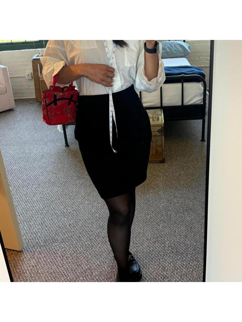 Willi Smith Black Pencil Skirt w/ Curved Pocket Detail — Size 8